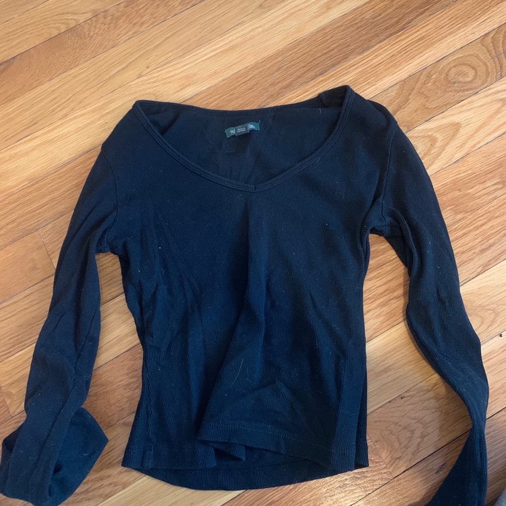 White fable black ribbed long sleeve